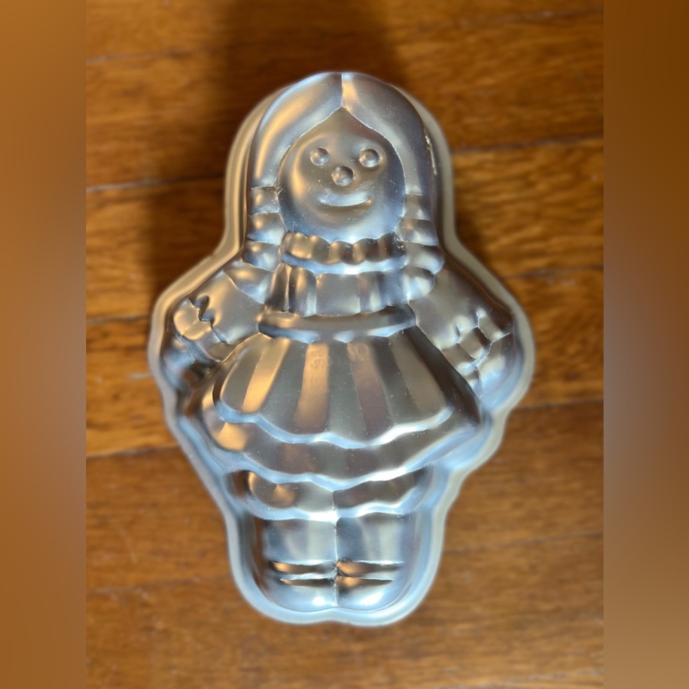 Vintage Wilton Raggedy Ann Cake Pans with Colorful Insert - Picture 4 of 5